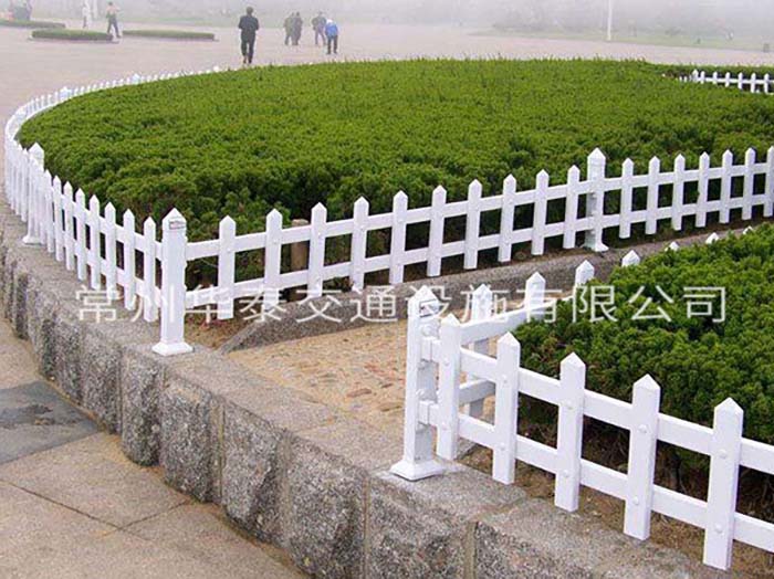 鋅鋼草坪護欄的應用優(yōu)勢