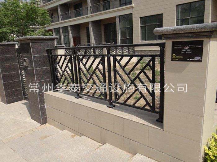 熱鍍鋅圍墻護(hù)欄與普通護(hù)欄的區(qū)別